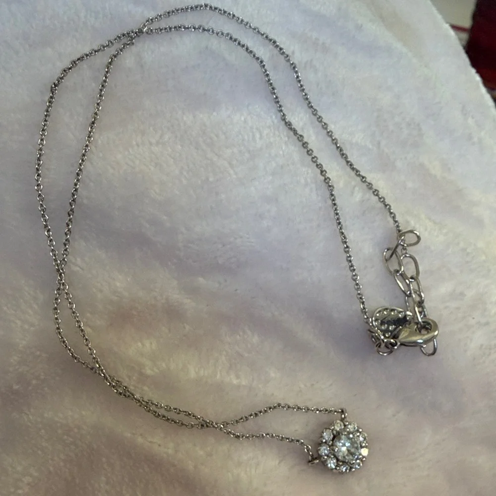 Dazzling Clear Crystal Cluster Silver Toned Pendant Necklace - Picture 9 of 9